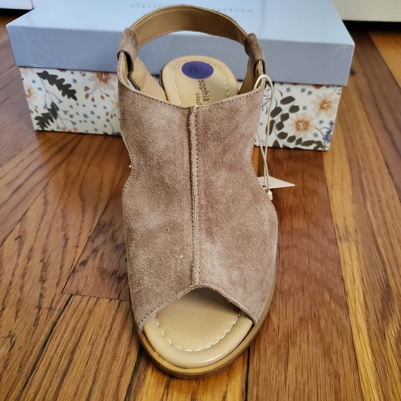 Last 1! NIB Sophia Milano sandal leather wedge NEW - Picture 6 of 10